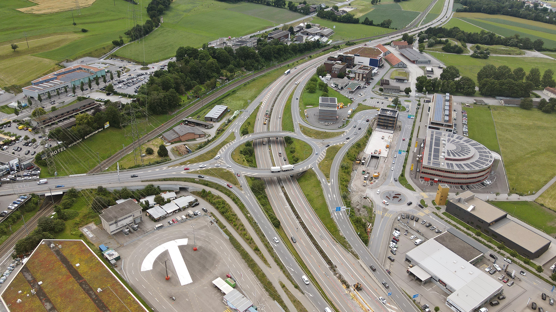 Vogelschauperspektive auf den Autobahnkreisel, Chur